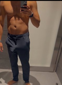 Fit Young Masseur - Acompañantes masculino in Dubai Photo 2 of 3