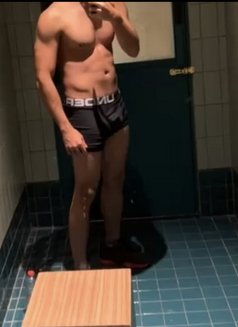 Fit Young Masseur - Acompañantes masculino in Dubai Photo 3 of 3