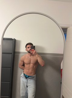 Fithugeboyxxl - Male escort in İstanbul Photo 19 of 21