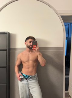 Fithugeboyxxl - Male escort in İstanbul Photo 21 of 21