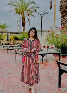 Fiza - escort in Dubai Photo 4 of 5