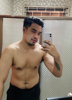 Flacko - Male escort in Manila Photo 2 of 10