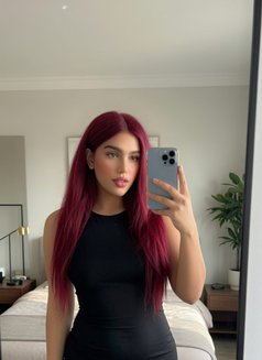 Flaire Queen Huge Dick - Transsexual escort in Dubai Photo 1 of 23
