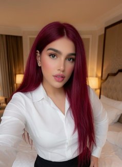 Flaire Queen Huge Dick - Transsexual escort in Dubai Photo 2 of 23