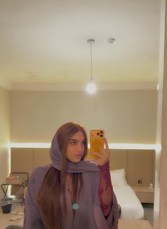 Flaire Queen Huge Dick - Transsexual escort in Dubai Photo 12 of 23