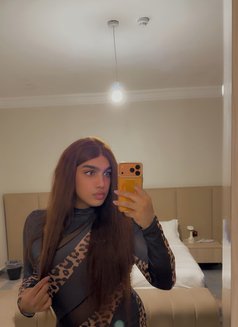 Flaire Queen Huge Dick - Transsexual escort in Dubai Photo 13 of 23
