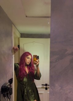 Flaire Queen Huge Dick - Transsexual escort in Dubai Photo 14 of 23