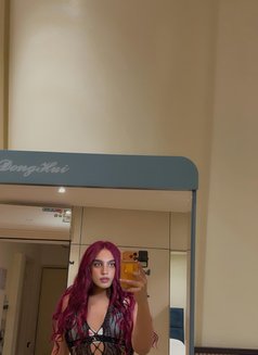 Flaire Queen Huge Dick - Transsexual escort in Dubai Photo 15 of 23