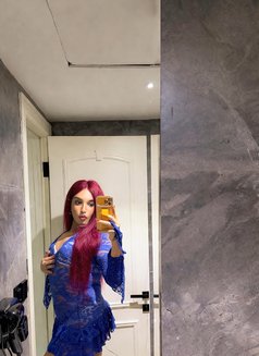 Flaire Queen Huge Dick - Transsexual escort in Dubai Photo 22 of 23