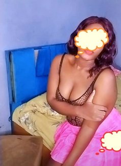 FLAVIA BABY, - puta in New Delhi Photo 2 of 3