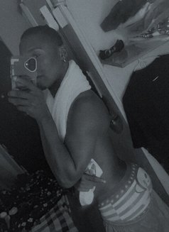 Flawless - Male companion in Abidjan Photo 2 of 3