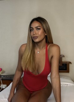 Sun-kissed Roberta - Transsexual escort in Bangkok Photo 23 of 30