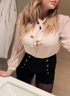 Fleur, German curvy & all natural GFE - escort in Dubai Photo 5 of 14