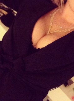 Fleur, German curvy & all natural GFE - escort in Dubai Photo 6 of 14