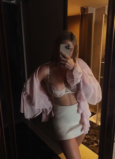 Blonde German curvy & all natural GFE - escort in Dubai Photo 2 of 8