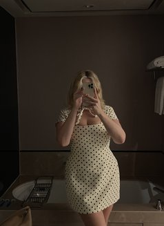 Blonde German curvy & all natural GFE - escort in Dubai Photo 4 of 8