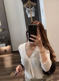 Flo - escort in Kuala Lumpur Photo 2 of 16