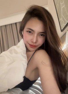 Flo - escort in Kuala Lumpur Photo 5 of 16