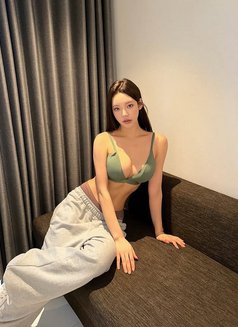 Flora - escort in Guangzhou Photo 5 of 6