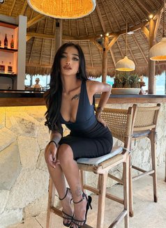 Flora - puta in Bali Photo 19 of 20