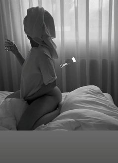 Flora - escort in Bali Photo 1 of 5