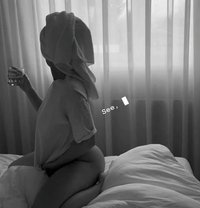 Flora - escort in Bali