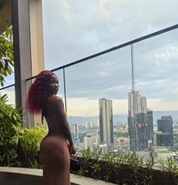 Flora - escort in Bali