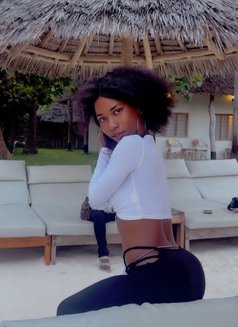 Flora - escort in Bali Photo 4 of 5