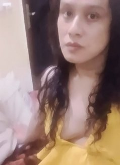 Florence Bee - Acompañante transexual in New Delhi Photo 5 of 7