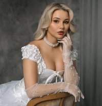 Florence - escort in Dubai Photo 1 of 21