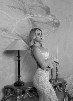 Florence - escort in Dubai Photo 6 of 21