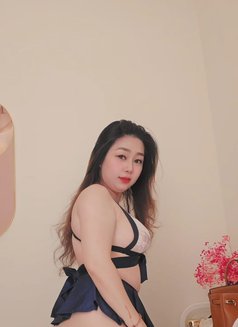 Floria - escort in Singapore Photo 2 of 8