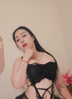 Floria - escort in Singapore Photo 7 of 8