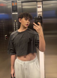 Fluky Femboy - Male escort in Al Manama Photo 3 of 8