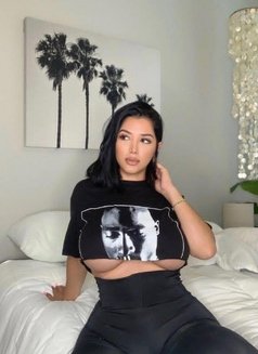 Flux - puta in Yiwu Photo 1 of 4