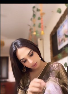 Flyera - Transsexual escort in Gurgaon Photo 13 of 15