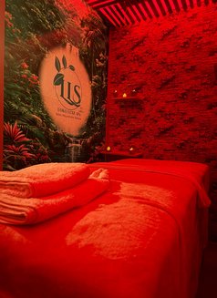 Foks - masseur in Nairobi Photo 7 of 8