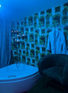 Foks - masseur in Nairobi Photo 8 of 8