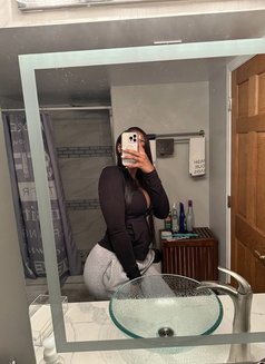 Folly Kay - escort in Gifu Photo 2 of 3