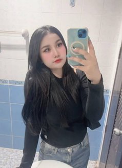 Fon - escort in Muscat Photo 2 of 5