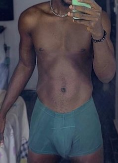 For Couples, Girls or Couples Family - Acompañante masculino in Dubai Photo 2 of 3