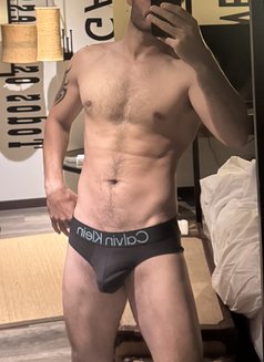 For COUPLES - Acompañantes masculino in Kuala Lumpur Photo 2 of 2