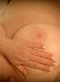 * For Lovers of Massage * NOW * - masseuse in Dundee Photo 1 of 7