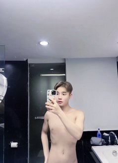 Ford - Intérprete masculino de adultos in Bangkok Photo 1 of 7