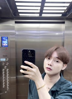 Ford - Intérprete masculino de adultos in Bangkok Photo 2 of 7