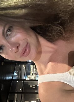 Foreign Russian Escort in Bangkok J - puta in Bangkok Photo 4 of 16