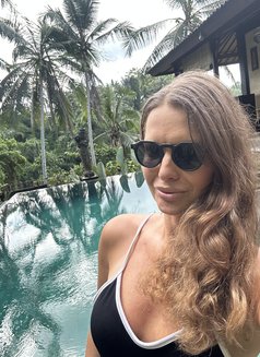 Foreign RUSSIAN escort in Bangkok Juli - puta in Bangkok Photo 11 of 19