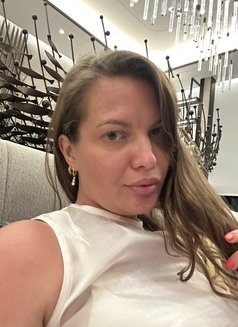 Foreign RUSSIAN escort in Bangkok Juli - puta in Bangkok Photo 21 of 21