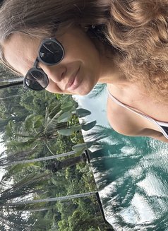 Foreign Russian escort in Bkk Juli - escort in Bangkok Photo 16 of 17