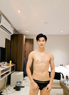 Foss - Male escort in Riyadh Photo 5 of 8